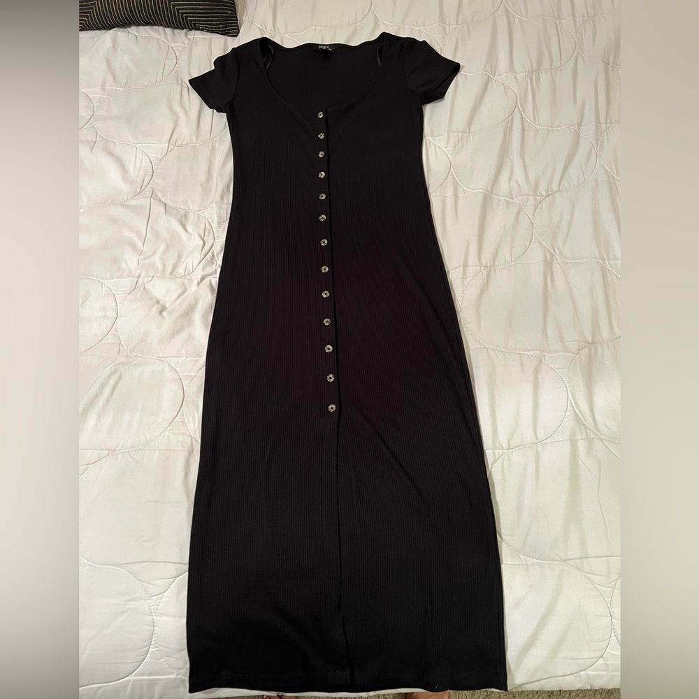 ((SOLD))Forever 21 casual black midi dress